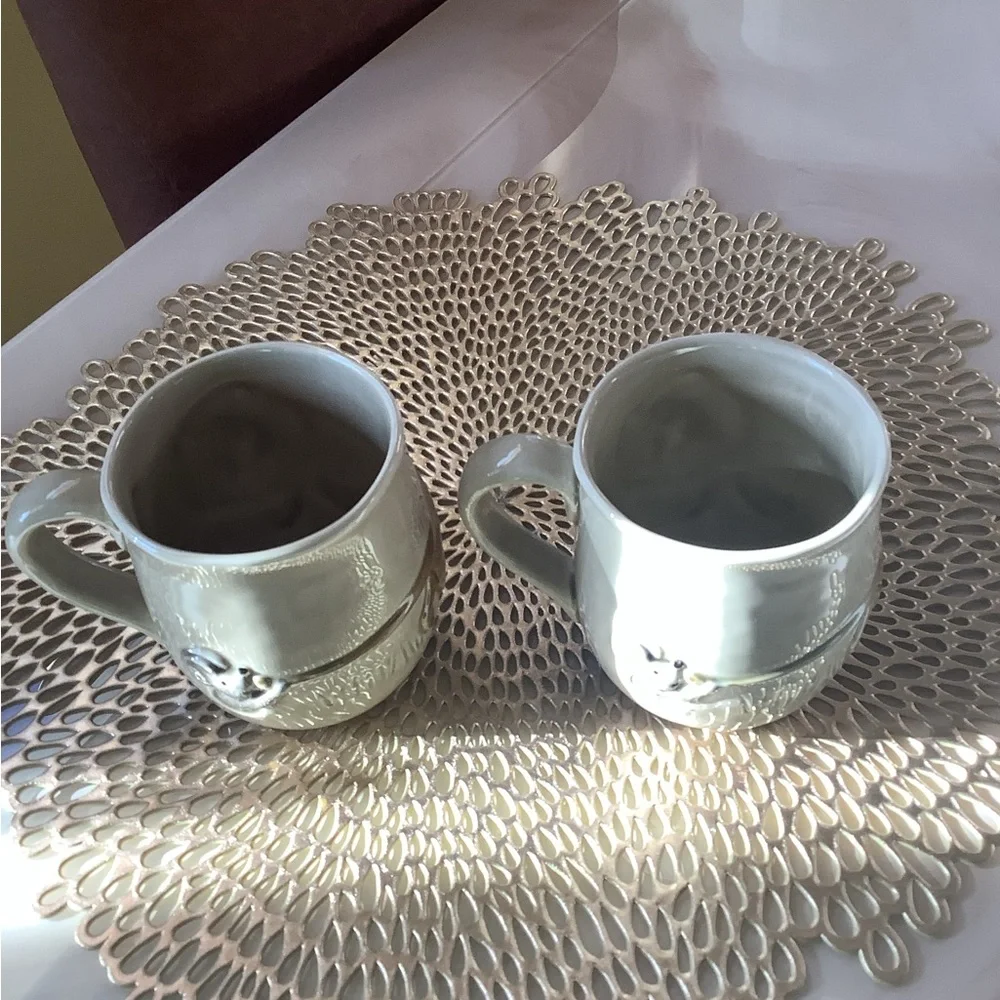 Vintage QUON Japan Coffee Mugs beige lion is 3D mouse on tail in excellent shape